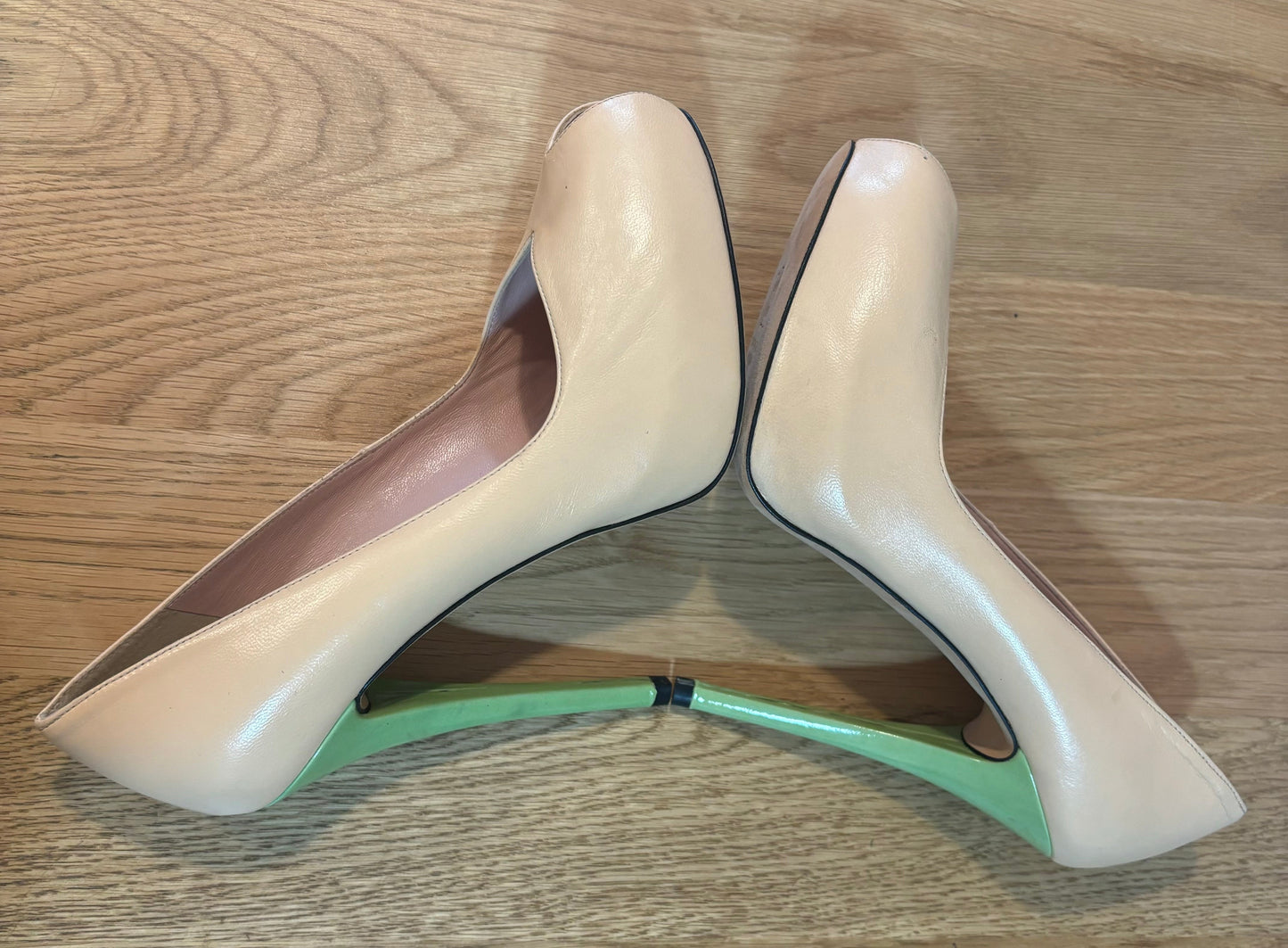 Stuart Weitzman Nude Leather Peep Toe Pumps 5” Heel Size 8.5