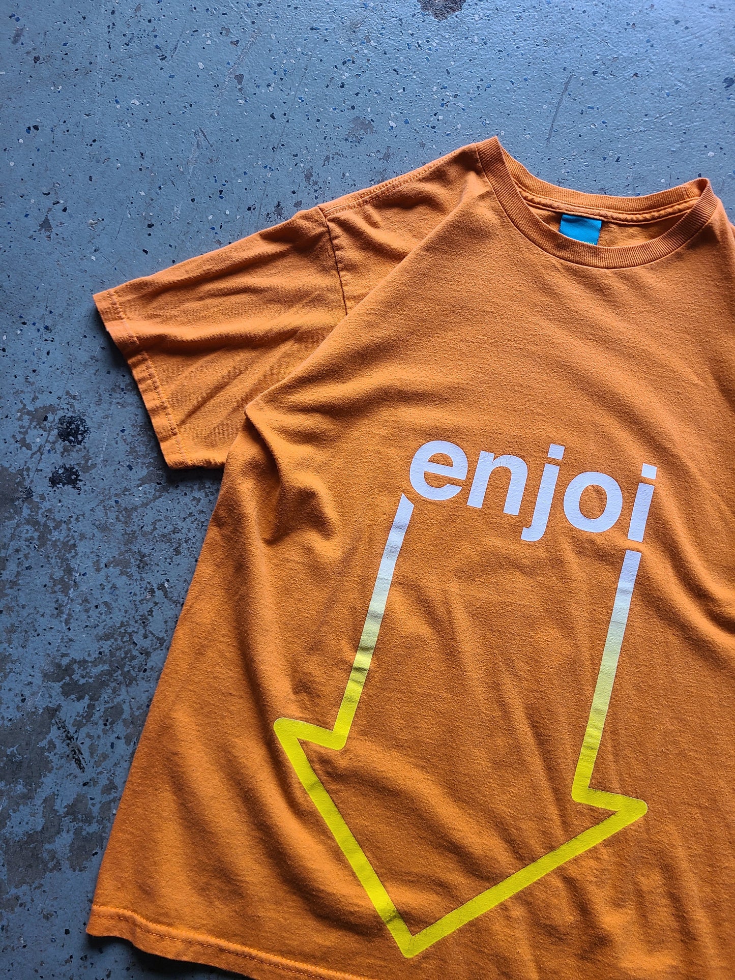 RARE Enjoi Pointing Arrow T-shirt Size Medium